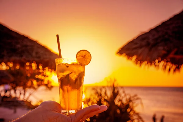 Vista Tropicale Arancio Tramonto Relax Con Bevanda Fresca — Foto Stock