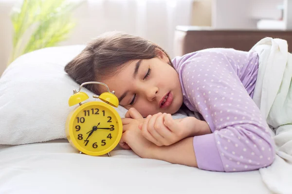 Sleeping Brunette Girl Purple Polka Dot Pajamas Lie White Pillow —  Fotos de Stock