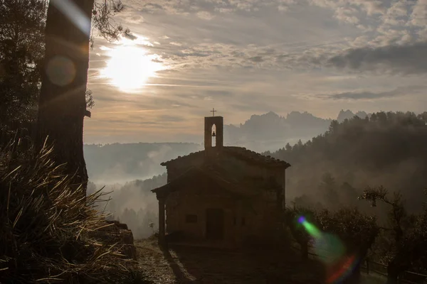 Paisagem Mostrando Montserrat Montanha Uma Igreja — Fotografia de Stock