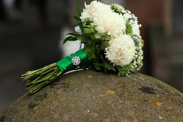 背景に結婚式の花束を閉じる — ストック写真