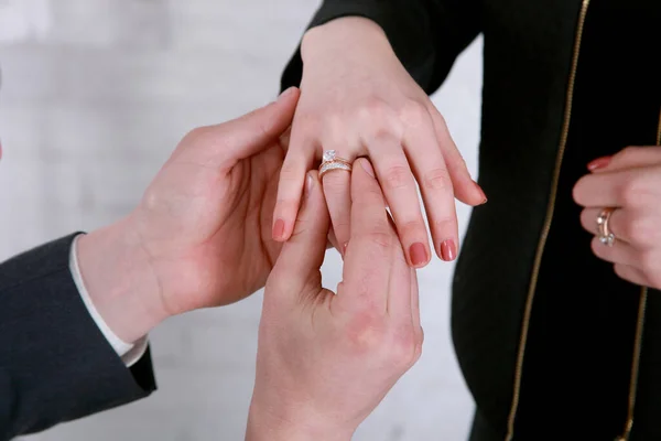 Groom Hand Putting Wedding Ring Bride Finger Wedding — Stockfoto