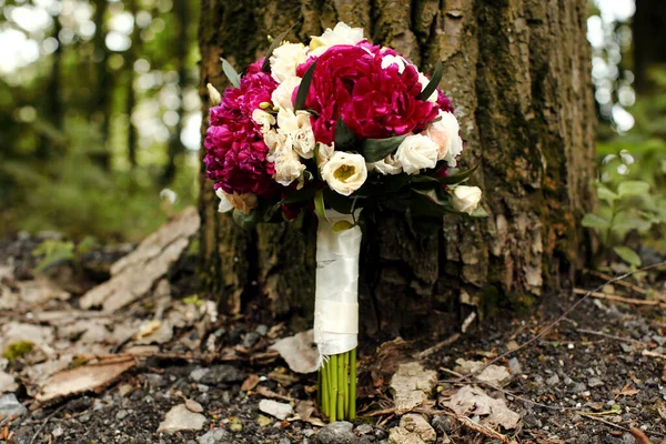 背景に結婚式の花束を閉じる — ストック写真