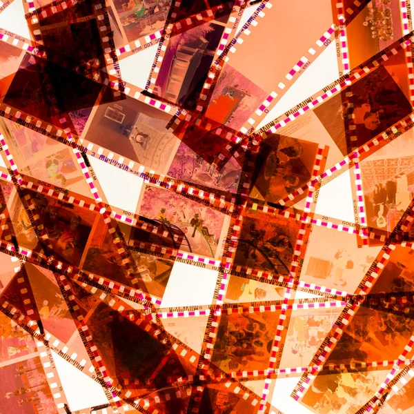 白地に隔離されたフルフレームフィルムストライプ — ストック写真
