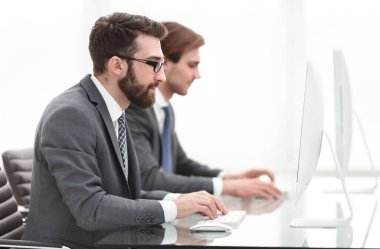 Yazılım geliştirme şirketi çalışanı