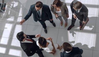 üstten görünüm. önemli konu tartışmaya çalışanlar