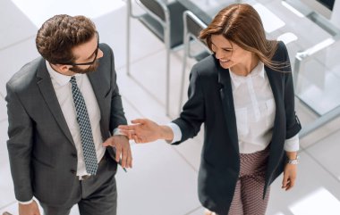 Üst Manzara. Masaüstünde duran iş çifti