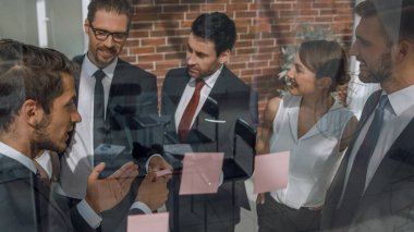 iş notları camına bir yönetim kurulu iş takım okur.