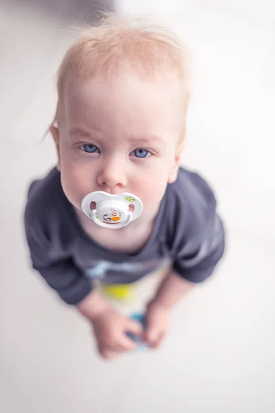Sweet Baby Girl Soother Standing — Stock Photo, Image