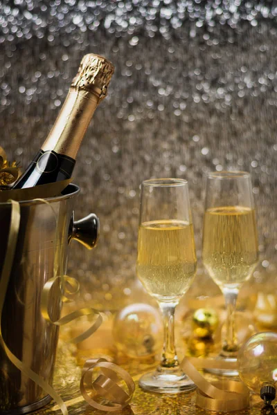 Şampanya Şişesiyle Altın Manzara — Stok fotoğraf