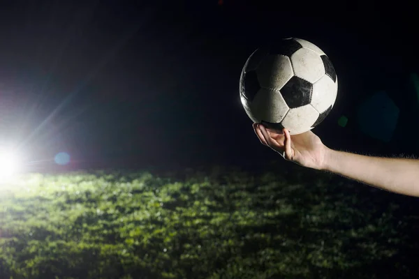 Schnitthand Mit Fußball — Stockfoto