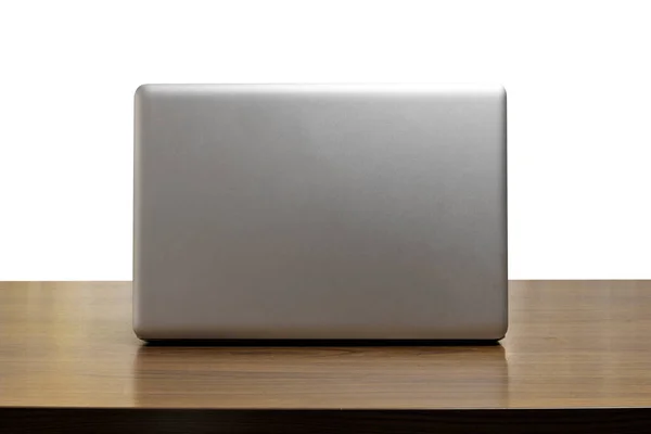 Tylny Laptop Lub Notatnik Drewnianym Stole Białe Tło Tyłu Laptop — Zdjęcie stockowe