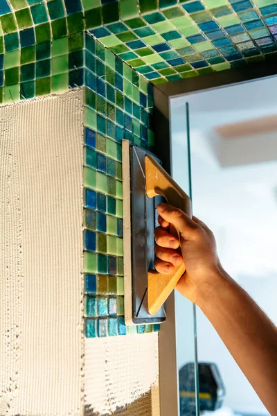 Applying Mosaic Tiles Bath Renovation — Stock Photo, Image