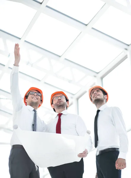 Architect Shows Customer New Building — Stock Photo, Image