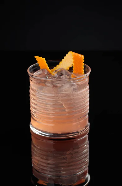 Cocktail Een Glas Een Zwarte Achtergrond — Stockfoto