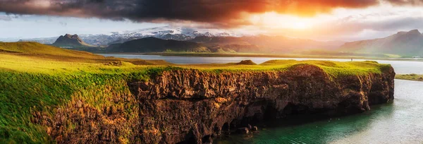 Reynisfjara Czarny Piasek Plaża Islandii Góry Reynisfyal — Zdjęcie stockowe