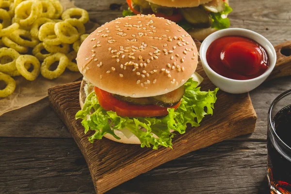 Fast Food Menü Mit Leckeren Hamburgern — Stockfoto
