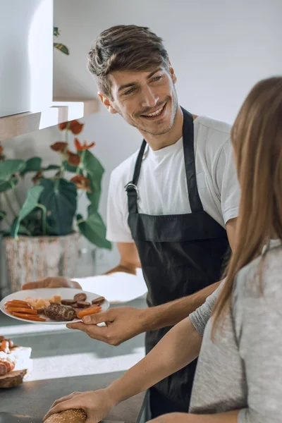 Happy Young Couple Food New Kitchen — Stock Photo, Image