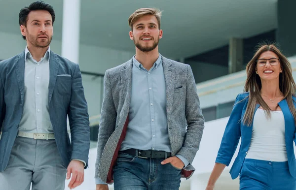 Business Colleagues Making Steady Progress Office Lobby — Stock Photo, Image