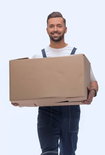 Tam Gelişim Gülümseyen Adam Büyük Bir Karton Kutu Taşıyor — Stok fotoğraf