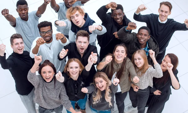 Команда Різноманітних Молодих Людей Які Дивляться Камеру — стокове фото