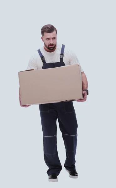 完全成长中 一个面带微笑的男人 肩上背着纸盒 — 图库照片