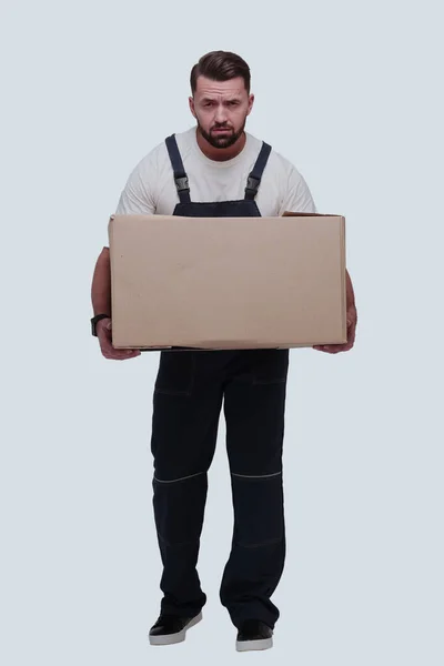 完全成长中 一个面带微笑的男人 肩上背着纸盒 — 图库照片