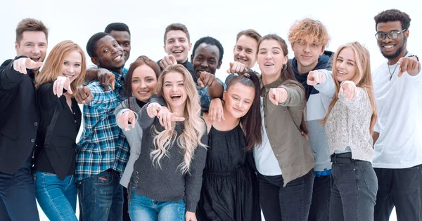 Comprimento Total Grupo Jovens Felizes Apontando Para Você — Fotografia de Stock