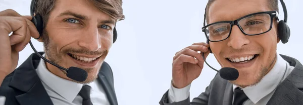 Smilende Forretningsmand Taler Headset Mod Hvid Backgroun - Stock-foto