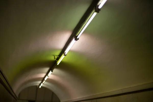 Lâmpadas Tecto Túnel Detalhes Interior Metro — Fotografia de Stock