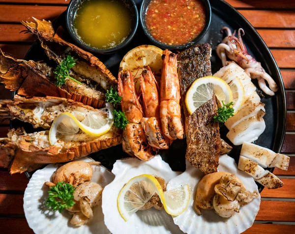 Fresh Seafood Plate Lobster Prawns Squid Sea Bass Scallop — Stock Photo, Image