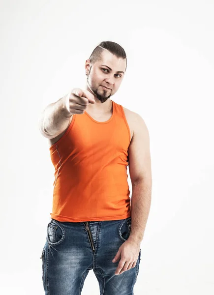 Porträt Eines Sportlichen Typen Bodybuilder Jeans Und Orangefarbenem Shi — Stockfoto