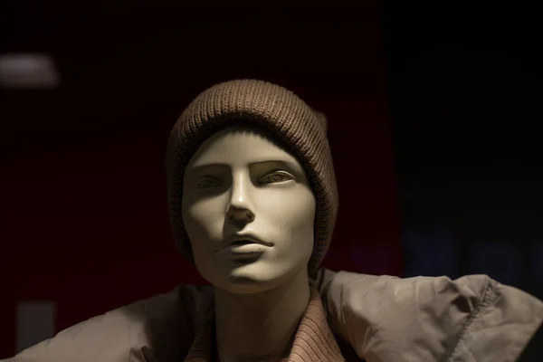 Манекен Шляпе Голова Голове Стильная Одежда Мода Сегодня — стоковое фото