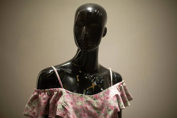 Czarny Manekin Kobiety Plastikowa Figura Osoby Sprzedaż Odzieży — Zdjęcie stockowe