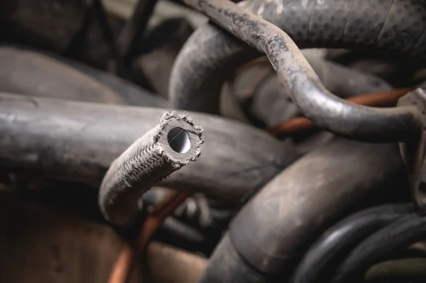 Резиновые Трубы Шланги Ведущие Радиатора Автомобиля Двигателю Вид Двигателя Снизу — стоковое фото