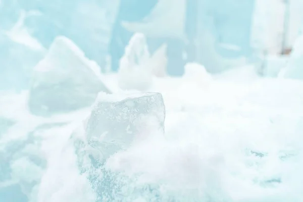 青い氷の山と冬の霜の風景 — ストック写真
