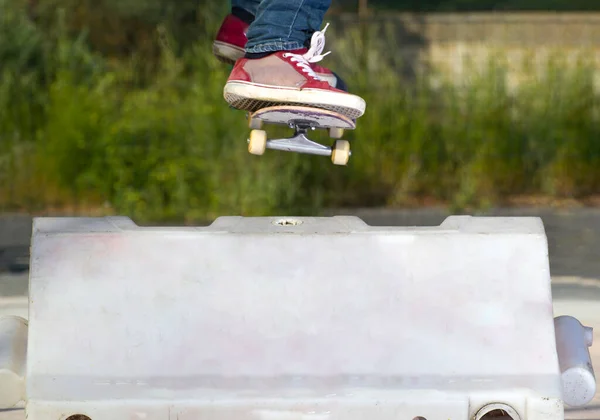 Sprung Des Skaters Aus Nächster Nähe — Stockfoto