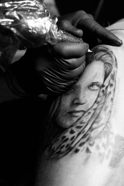 Portret Tatuaż Zbliżenie — Zdjęcie stockowe
