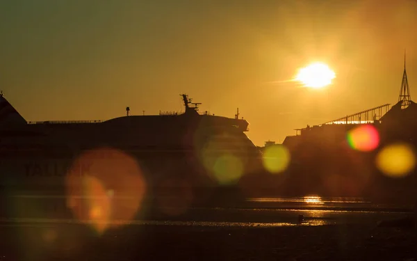 Güneş Doğarken Tallink Yolcu Gemisi Görüntüsü — Stok fotoğraf