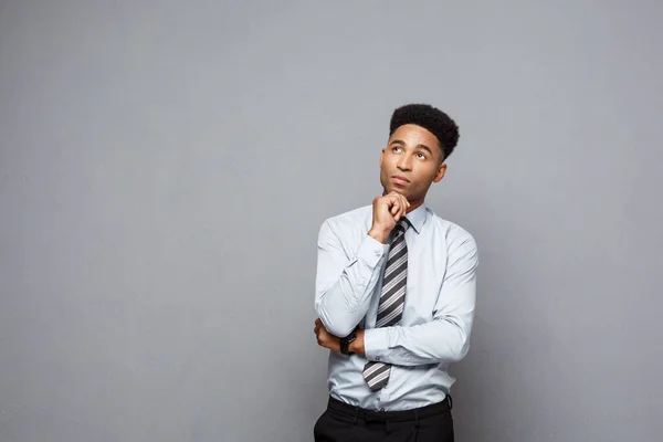 Businessconcept Vertrouwen Doordachte Jonge African American Houden Hand Zijn Kin — Stockfoto