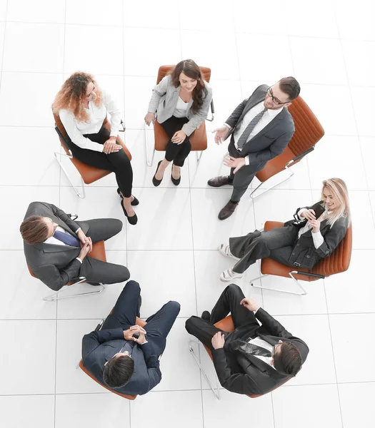 Succesvolle Business Team Zitten Een Cirkel — Stockfoto
