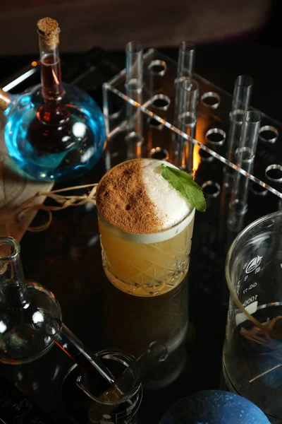 Pozione Cocktail Una Persona Cara Bicchiere — Foto Stock