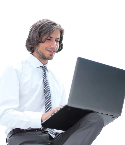 现代商务男士使用笔记本电脑 — 图库照片