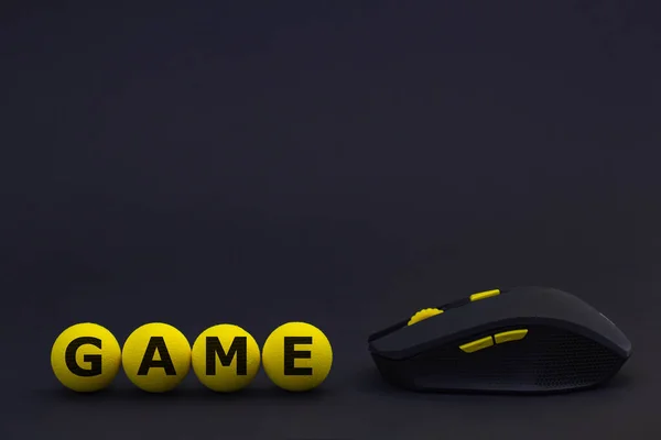 Een Zwarte Computermuis Met Gele Knoppen — Stockfoto