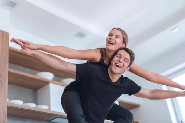 Young Married Couple Having Fun New Kitchen — Stock Photo, Image
