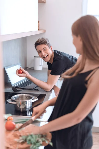 Happy Young Couple Cooks Modern Kitchen — Stock Photo, Image