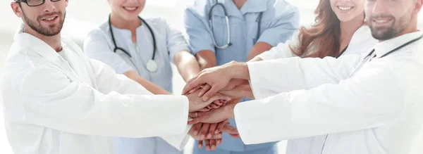 Lekarze Pielęgniarki Układają Ręce Pojęcie Wzajemnej Pomocy — Zdjęcie stockowe