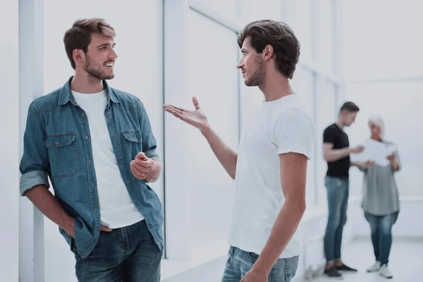 Two Colleagues Talking Standing Office Corridor — Stock Photo, Image