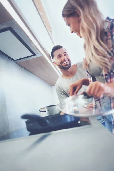 Young Husband Wife Cook Dinner Together — Stock Photo, Image