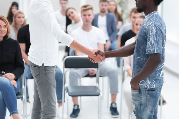 Young Men Shake Hands Start Briefing — Stock Photo, Image