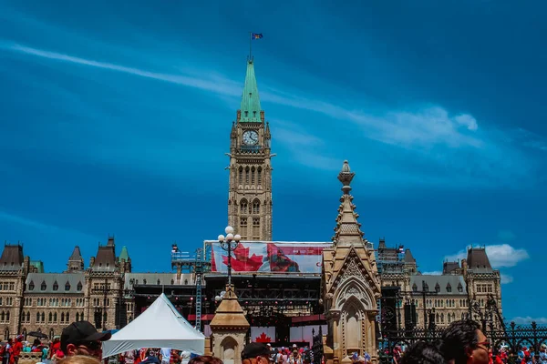 加拿大安大略省渥太华 2019年7月1日 加拿大日 祝加拿大生日快乐 享受加拿大日的人们 — 图库照片